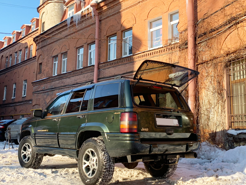 Illustration for article titled The Jeep Grand Cherokee You Never Knew: Inside Russia’s Wild '90s and the SUV That Ruled Its Roads